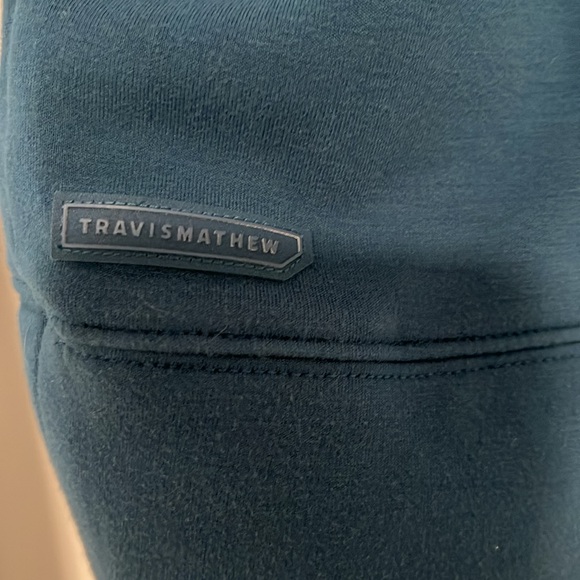 Travis Mathew women’s soft half zip in large - Picture 3 of 6